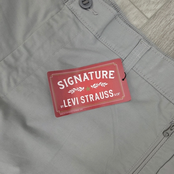 Signature by Levi Strauss Men's Light Gray Flat Front Shorts - Picture 2 of 7